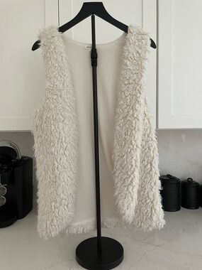 Self Esteem Women's Cream Faux Fur Vest (0015)